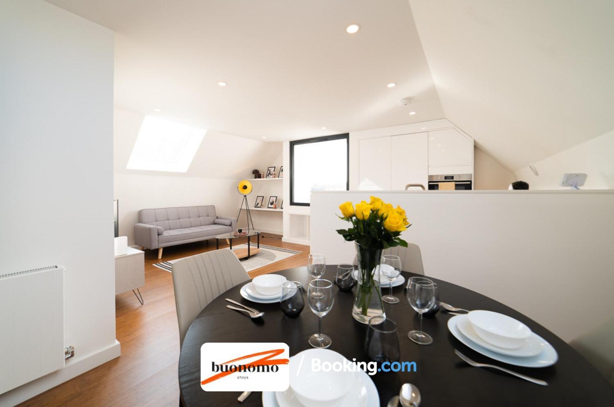 Two Bedroom Apartment At Buonomo Stays Short Lets & Serviced Accommodation Londra Esterno foto