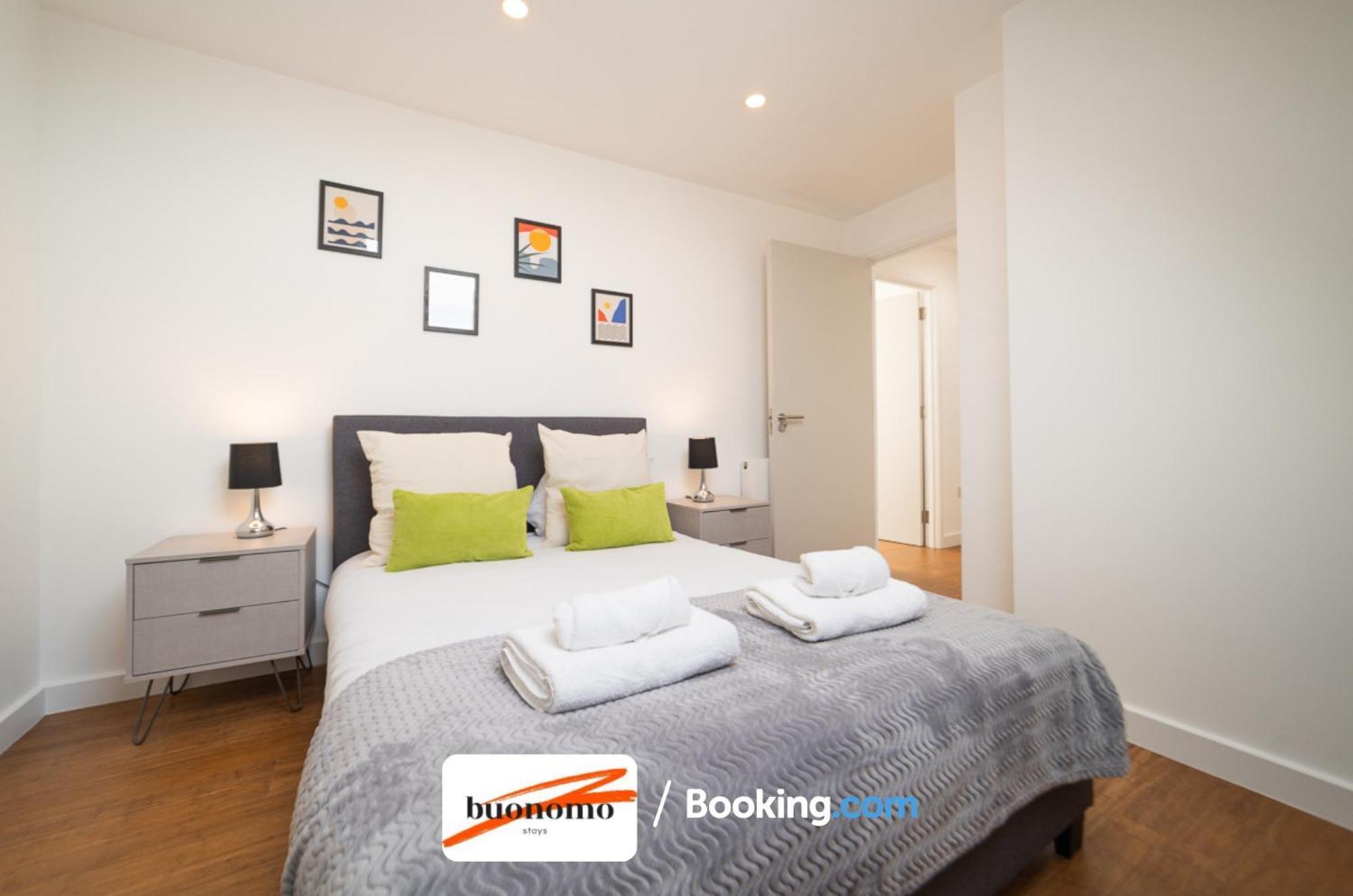 Two Bedroom Apartment At Buonomo Stays Short Lets & Serviced Accommodation Londra Esterno foto