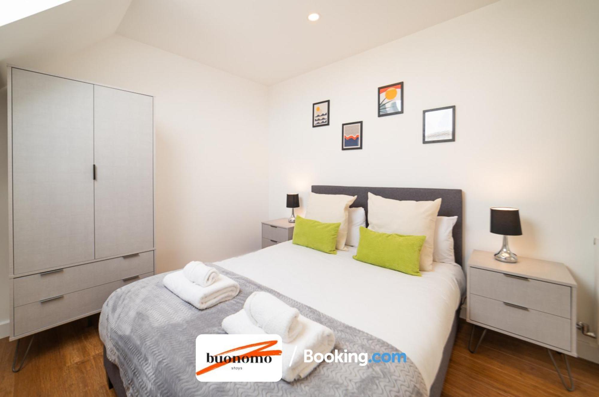 Two Bedroom Apartment At Buonomo Stays Short Lets & Serviced Accommodation Londra Esterno foto