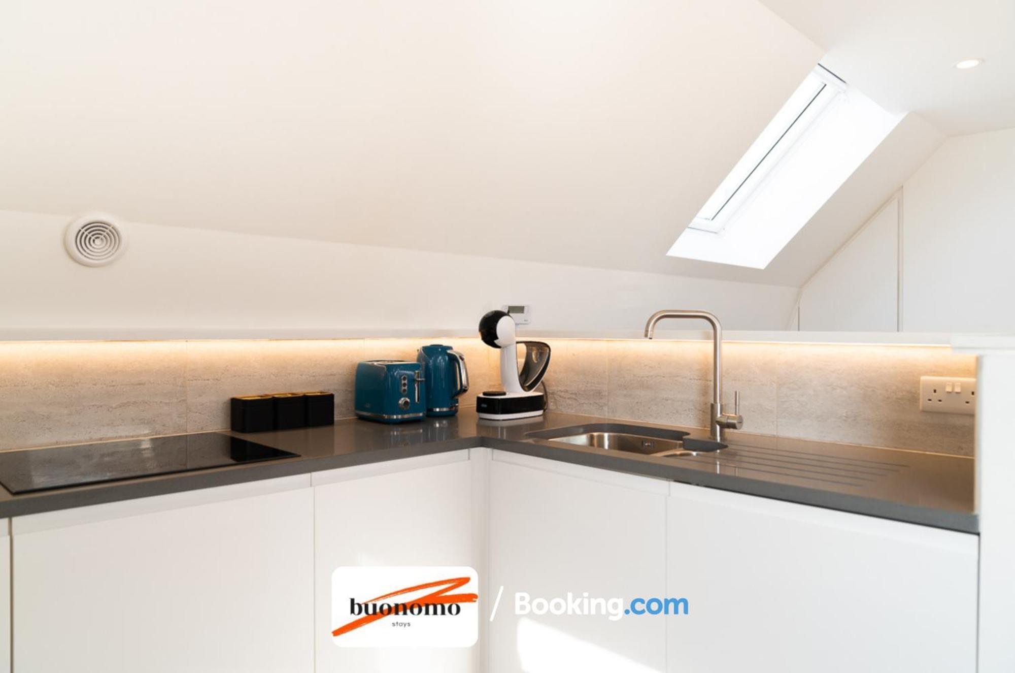Two Bedroom Apartment At Buonomo Stays Short Lets & Serviced Accommodation Londra Esterno foto